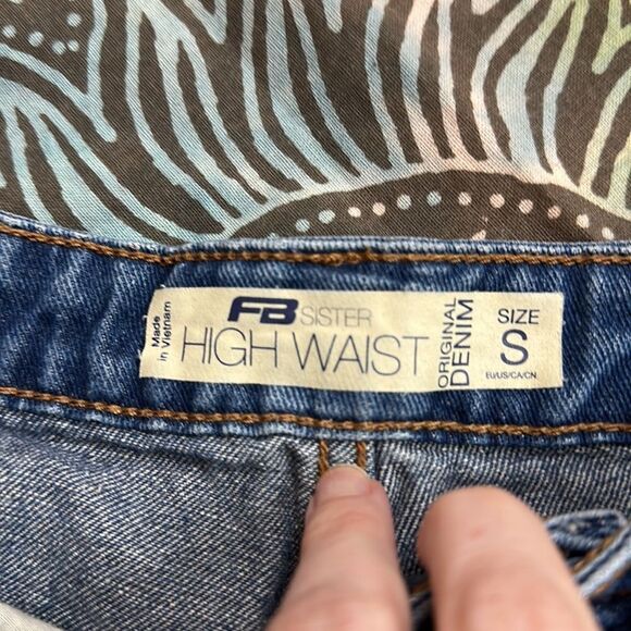 FB Sister High Waist Jean Shorts - Picture 2 of 3